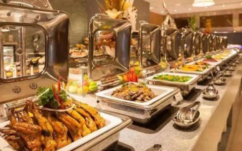 两女子吃自助餐为回本，偷偷打包400元食材被行拘（男子吃自助餐吃进医院）