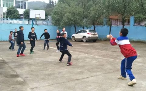 原创
小学生开始迷上“盘手串”，班里学生人手一条，家长对此疑惑不解-小学生盘子画大全