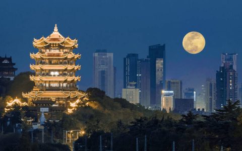 黄鹤楼风景区旅游攻略：烟雨楼台寻诗迹，黄鹤楼上赏美景！(黄鹤楼观景点)