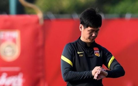 原创
足协正式开启选帅，李霄鹏下课早已注定，未来去向引发球迷关注（李霄鹏国足最新阵容名单）