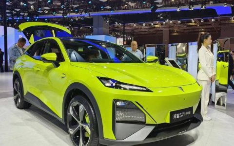 原创
深蓝汽车首次亮相上海车展，首款SUV深蓝S7即将上市(深蓝汽车集团简介)