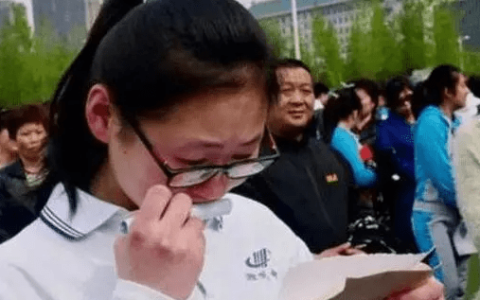 “厌学就是作”，名校毕业家长停掉女儿抑郁症药，换成了维生素（厌学的孩子会自愈吗）