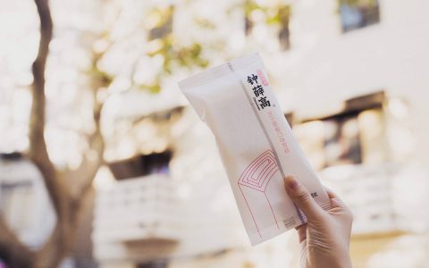 原创
钟薛高推出3.5元雪糕，“雪糕刺客”从此再见？（钟薛高66元的雪糕长什么样）