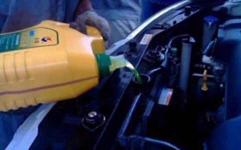 防冻液更换标准您知道吗？到底多久需要换一次？不要被忽悠了！-防冻液完全更换需要多少