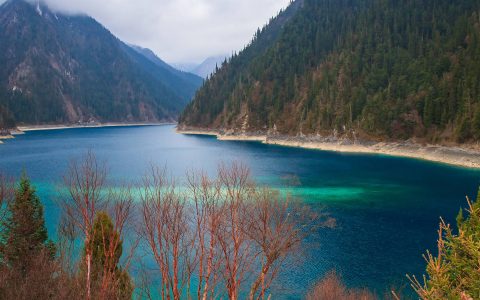 九寨沟旅游大概多少钱？九寨沟旅游攻略，如何玩转美景又不伤荷包（四川旅游攻略路线最佳路线）