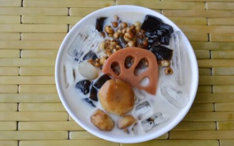 苏轼诗句椰树之上采琼浆捧来一碗白玉香指的是什么？蚂蚁庄园答案（苏轼诗句椰树之上采琼桨）