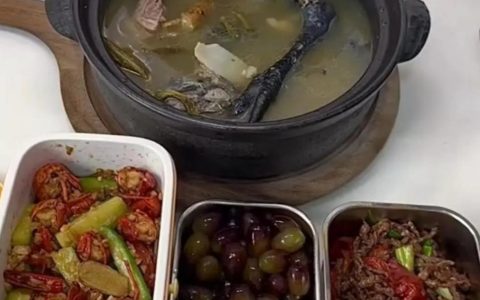 等我被名校录取的！学生晒高考前后伙食照对比，主打一个两极反转-高考前饭菜高考后饭菜