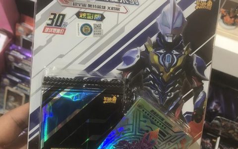 有的花掉好几千！不少小学生痴迷的奥特曼卡牌，你家玩吗（在中国小学生玩奥特卡片）