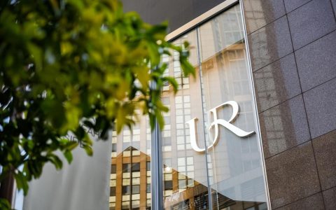 从默默无闻到全球开店，UR（URBAN REVIVO）见证中国时尚业发展（ur品牌介绍创始人信息）