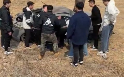 90后网红车祸去世：车速近300码，刹车印长达100多米！被曝身家过亿-网红车祸视频真实