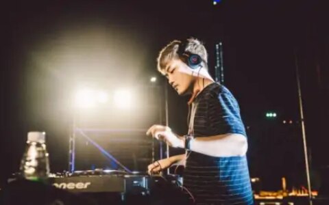 古风电音只知徐梦圆？周深核爆新歌堪比抖音神曲（周深古典歌曲有哪些）