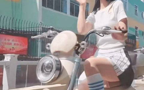 淄博为迎接游客,175青春美少女队伍骑电驴接送,淄博市旅游局回应!-淄博骑电动车