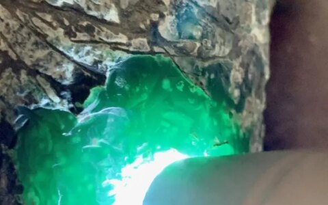 如何简单的辨别翡翠原石？四大技巧你不一定都知道（如何辨别翡翠原石真假）