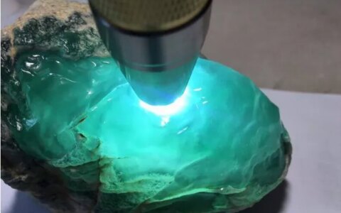 翡翠原石怎么辨别，看完文章你就明白了（翡翠原石怎么识别）