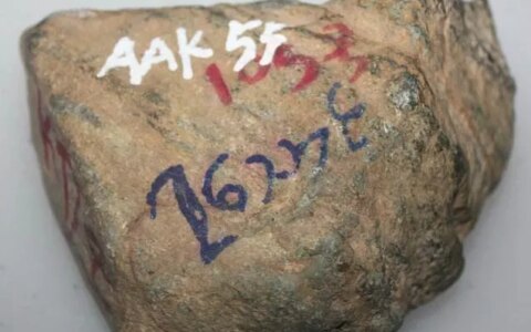 新手跑市场时你应该知道的对翡翠原石进行判断的点！（怎么判断翡翠原石质地的好坏）