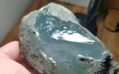 翡翠原石的鉴别 从以下几点开始（翡翠原石鉴定方法简单）