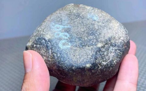 挑选翡翠原石的四大技巧（翡翠原石的知识与技巧）