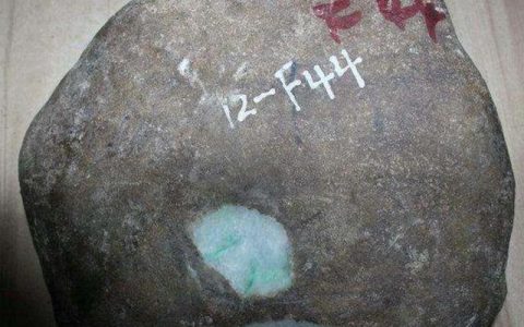 翡翠原石怎么鉴定？来看看翡翠原石的鉴定方法！（翡翠原石鉴定技巧）