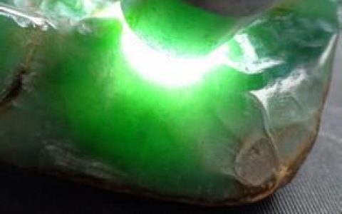 翡翠原石鉴定价值多少钱（翡翠原石鉴定价值多少钱一个）