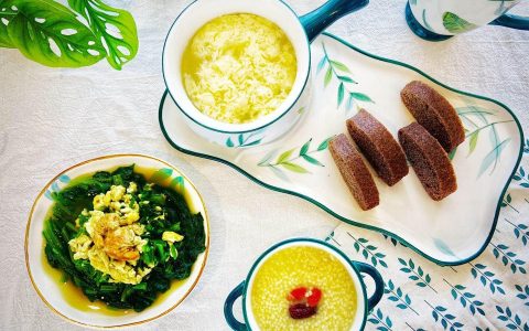 晒一晒我家月嫂做的月子餐，这样吃奶水多，刚出月子小肚子就平了（坐月子期间,月嫂吃住怎么解决）