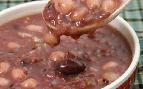 刚生完孩子的产妇吃什么好？月子餐30天食谱及做法（生完孩子坐月子食谱图片）