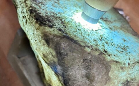 如何判断翡翠原石是不是冰种-翡翠原石冰种怎么判断真假