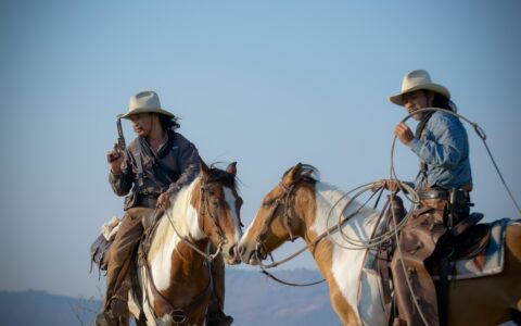 翡翠的肉眼鉴别方法，教你如何快速识别翡翠原石-翡翠鉴别好坏
