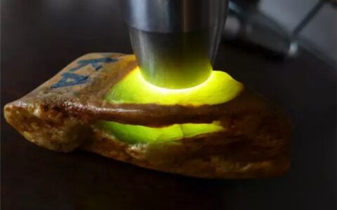 翡翠原石为什么是最难鉴定的宝石原石？-翡翠原石如何鉴别好坏