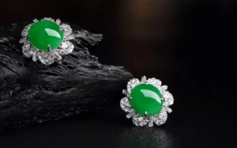 应该怎么通过翡翠原石外壳的现象，判断内部的情况，看看这些方法-翡翠原石有裂纹怎么办