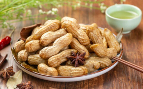 吃生花生和吃熟花生，有啥区别？医生说出实情，原来我吃错了（吃生花生与吃熟花生有区别吗）