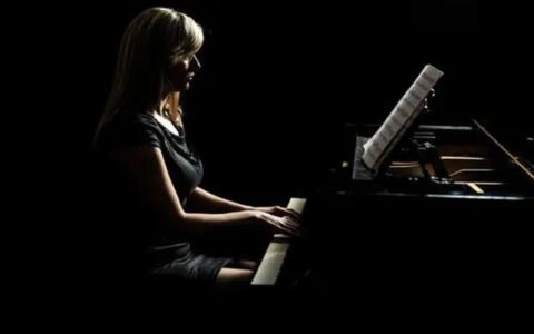 钢琴练习篇‖指法不对练琴白费，解锁钢琴指法练习的正确方式（钢琴指法训练视频教学）