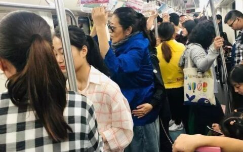 60岁倪萍坦言整容，用6个月减肥20斤，4个方法缺一不可！-倪萍的女儿现在长的什么样子