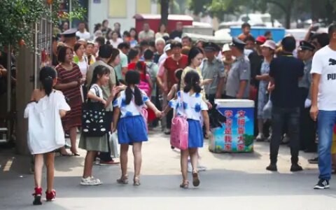 放假通知！2023全国各地中小学生暑假时间更新，家长纷纷拍手叫好（二零二一年中小学生暑假放假时间）