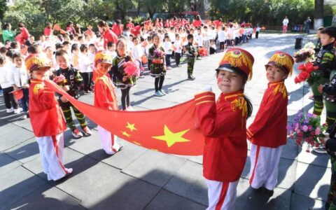 喜迎建国70周年，哈市这些孩子为祖国妈妈送上最诚挚的祝福-为祖国妈妈送祝福的贺卡怎么做的