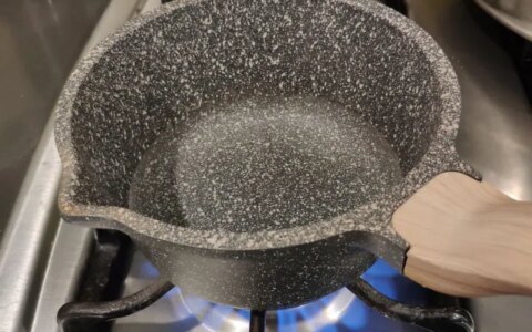 如何在家自制一杯超好喝的奶茶?（怎样在家自制奶茶好喝）