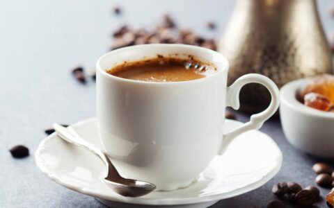 想喝奶茶不用出去买，教你在家做，简单快捷，干净卫生（奶茶在家制作方法）