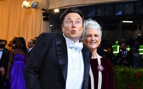 「图集」母亲节：名人与母亲的珍贵瞬间（关于名人的母亲的故事）