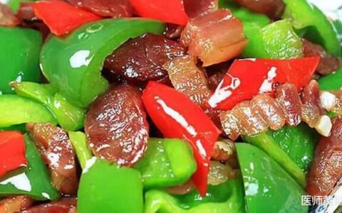 能有效清除血液垃圾，适合中老年人食用，青椒的医学功效有哪些？（青椒对人体有什么好处和坏处）