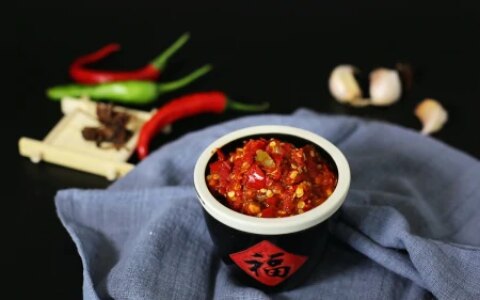 辣椒酱的性味归经，功效作用与禁忌以及中医养生食疗常用偏方（辣椒酱怎么做的）