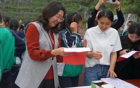 贵州遵义市：六一儿童节 文艺进校园（遵义儿童节哪里比较好玩?）