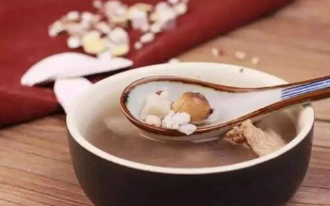 茯苓健脾宁心，煲汤加它不仅祛湿还助眠（健脾胃茯苓和什么搭配最好）