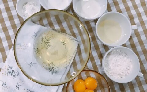 零基础家庭戚风蛋糕教程（家庭戚风蛋糕配方）