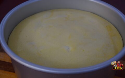 蛋糕最近火了，教你在家做蒸蛋糕，蓬松暄软不塌陷不开裂，零失败（怎样做蒸蛋糕又松又软窍门视频）