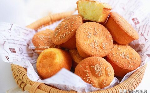 从小喜欢吃的蛋糕，家里有鸡蛋、面粉、糖、油就能做，比买的还香（用鸡蛋做蛋糕怎么做?）