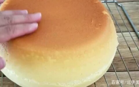 用电饭锅做蛋糕的简单方法，蛋糕零失败的做法比烤箱做的还柔软（用电饭锅做蛋糕的方法和步骤视频窍门图片）