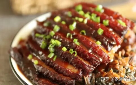 想吃梅菜扣肉但是又不会做，你要的经典教程来了（梅菜扣肉怎么做法视频教程图片）