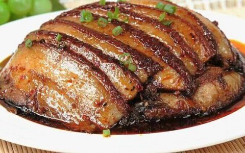 想做出好吃的梅菜扣肉，就抓住几个“诀窍”，色香味俱全没问题（梅菜扣肉怎么做才好）