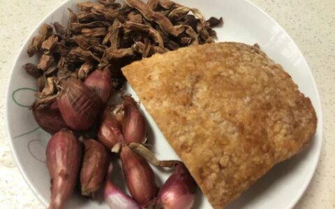 扣肉别再炒着吃了，教你懒人做法，不柴不腻，每次上桌都被抢光光（扣肉要怎么做才好吃又简单）