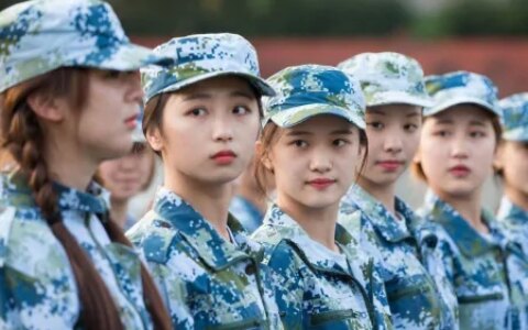 新生第一次自我介绍，想要获得别人的好印象，就不要说这3句话-新生做自我介绍如何不尴尬的说话