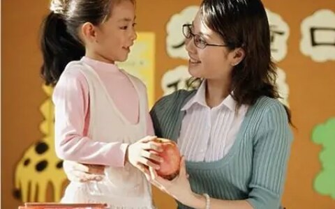 帮助内向孩子打开自我的三个场景-如何帮助性格内向的孩子